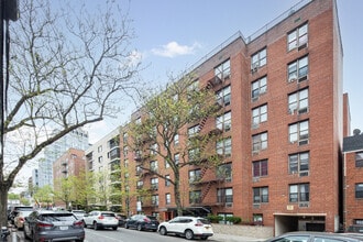 13438 Maple Ave in Flushing, NY - Foto de edificio - Building Photo