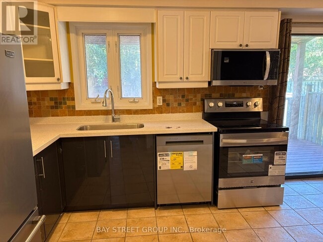 property at 16 Tinti Pl