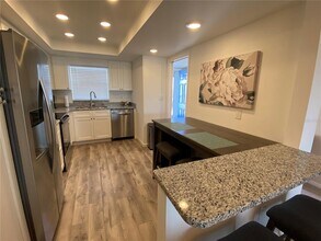 5575 Gulf Blvd in St Pete Beach, FL - Foto de edificio - Building Photo