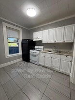 64 Hollis St in Framingham, MA - Building Photo