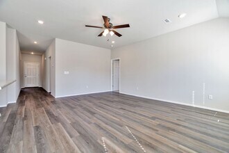 3308 E Ricky Dr in Siloam Springs, AR - Building Photo - Building Photo