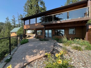 1835 S Silver Beach Rd in Coeur d'Alene, ID - Building Photo - Building Photo