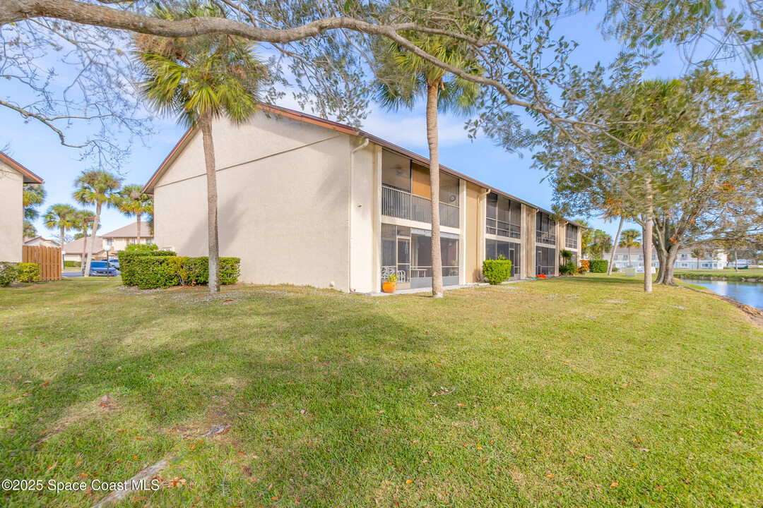 2125 Golf Isle Dr in Melbourne, FL - Foto de edificio