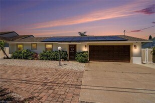 27044 Williams Rd in Bonita Springs, FL - Building Photo