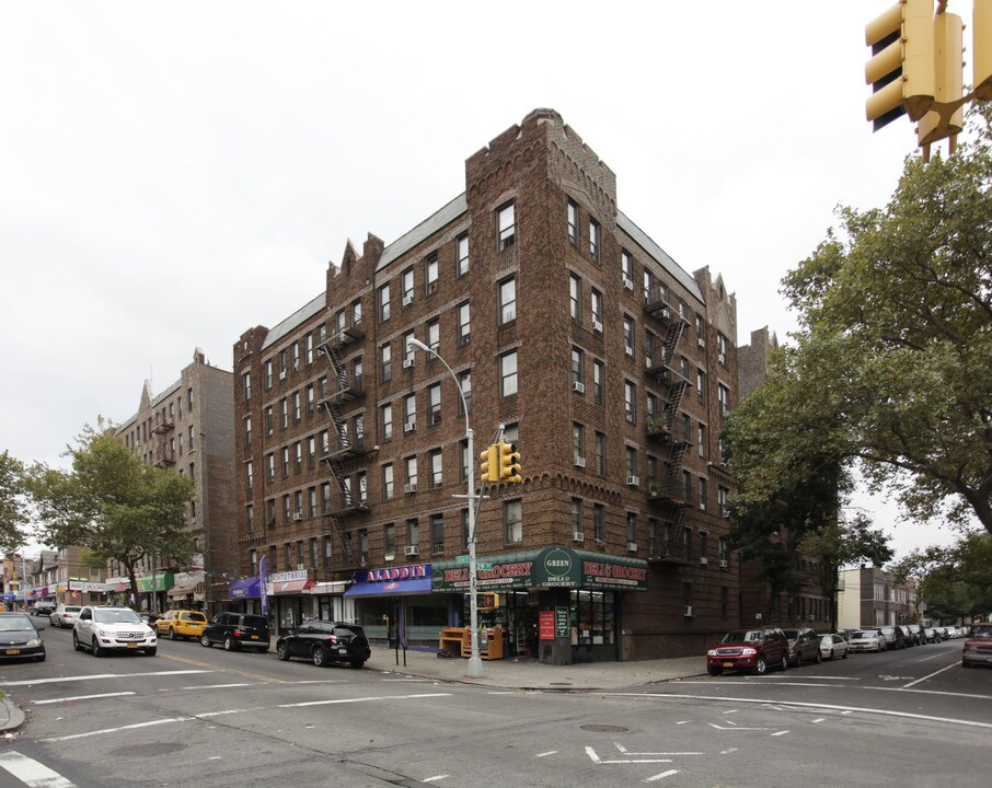 3605 29th St in Astoria, NY - Foto de edificio