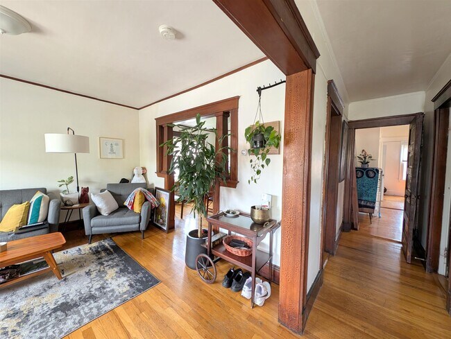 998 Broadway, Unit 1