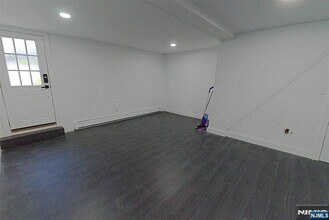 401 Undercliff Ave, Unit B in Edgewater, NJ - Building Photo - Building Photo