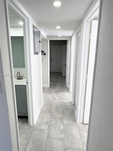 4119 Woodside Dr in Coral Springs, FL - Foto de edificio - Building Photo