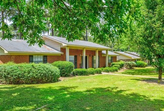 Woodknoll Duplexes in Augusta, GA - Building Photo - Building Photo