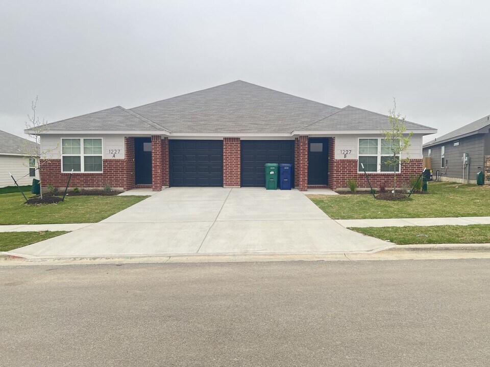 1227 Lexington Dr in Copperas Cove, TX - Building Photo