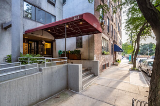 Bank Street House Apartments in New York, NY - Building Photo - Building Photo