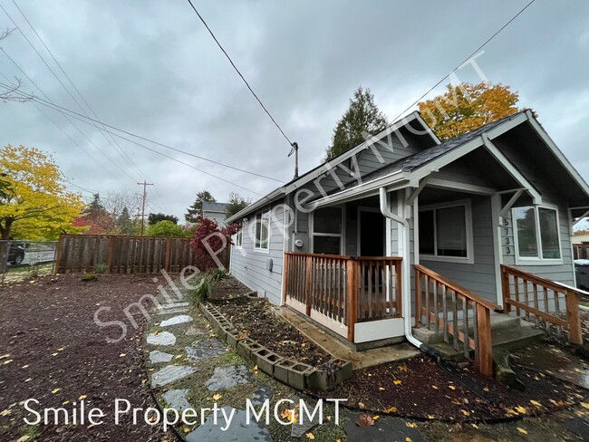 5733 SE 103rd Ave in Portland, OR - Building Photo - Building Photo