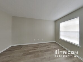 1102 Berwyn Rd in Whiteland, IN - Foto de edificio - Building Photo