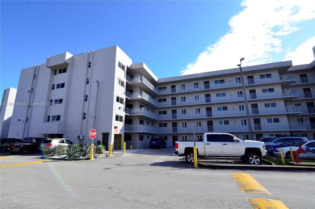 9911 W Okeechobee Rd in Hialeah, FL - Building Photo