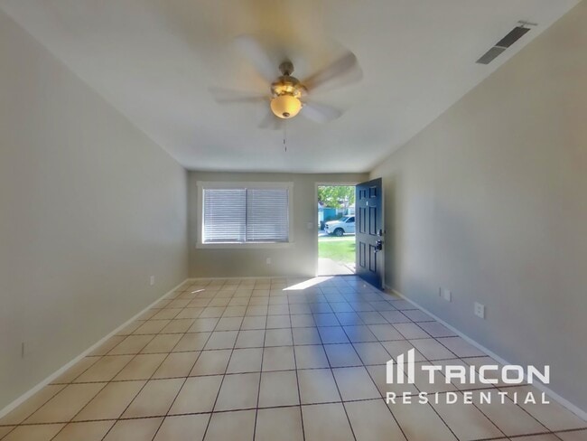 1243 Piney Branch Cir in Valrico, FL - Building Photo - Building Photo