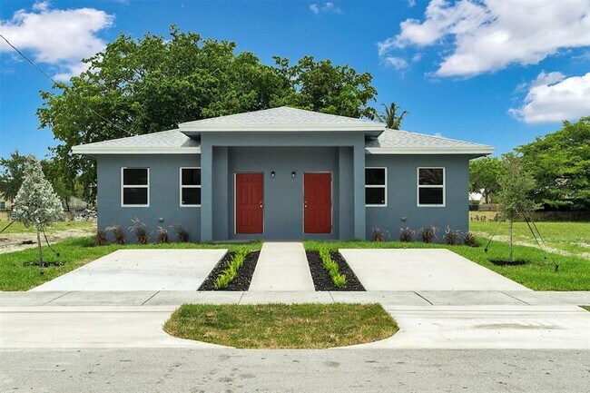 2451 NW 21st St in Fort Lauderdale, FL - Building Photo - Building Photo