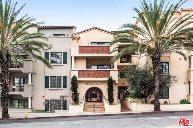 property at 851 N San Vicente Blvd