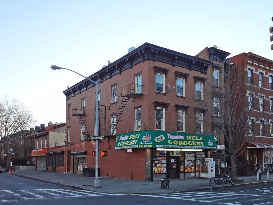 437 Tompkins Ave in Brooklyn, NY - Building Photo