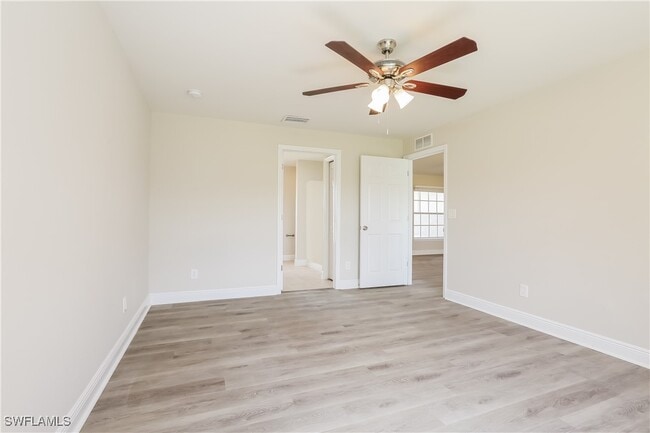 3907 13th St W in Lehigh Acres, FL - Foto de edificio - Building Photo