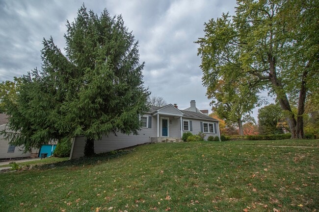 AVAILABLE AUGUST 15TH, 2026 - CHARMING 4 B in West Lafayette, IN - Building Photo - Building Photo