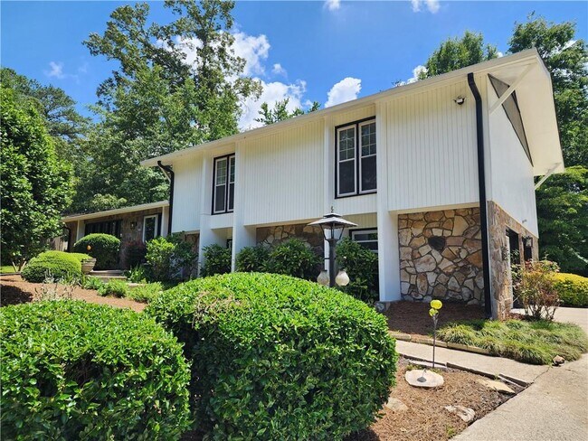 property at 3572 High Green Dr