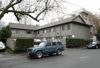 2146 NW Hoyt St in Portland, OR - Building Photo - Building Photo