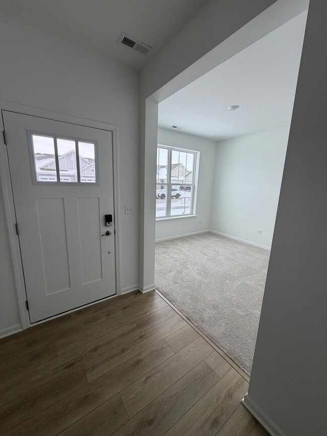 12240 Barcroft Cir in Huntley, IL - Building Photo - Building Photo