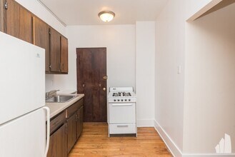 957 W Cornelia Ave, Unit Unit 957-1B, in Chicago, IL - Building Photo - Building Photo