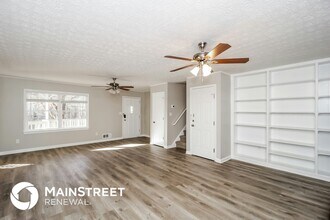 112 Creekview Dr in Woodstock, GA - Foto de edificio - Building Photo