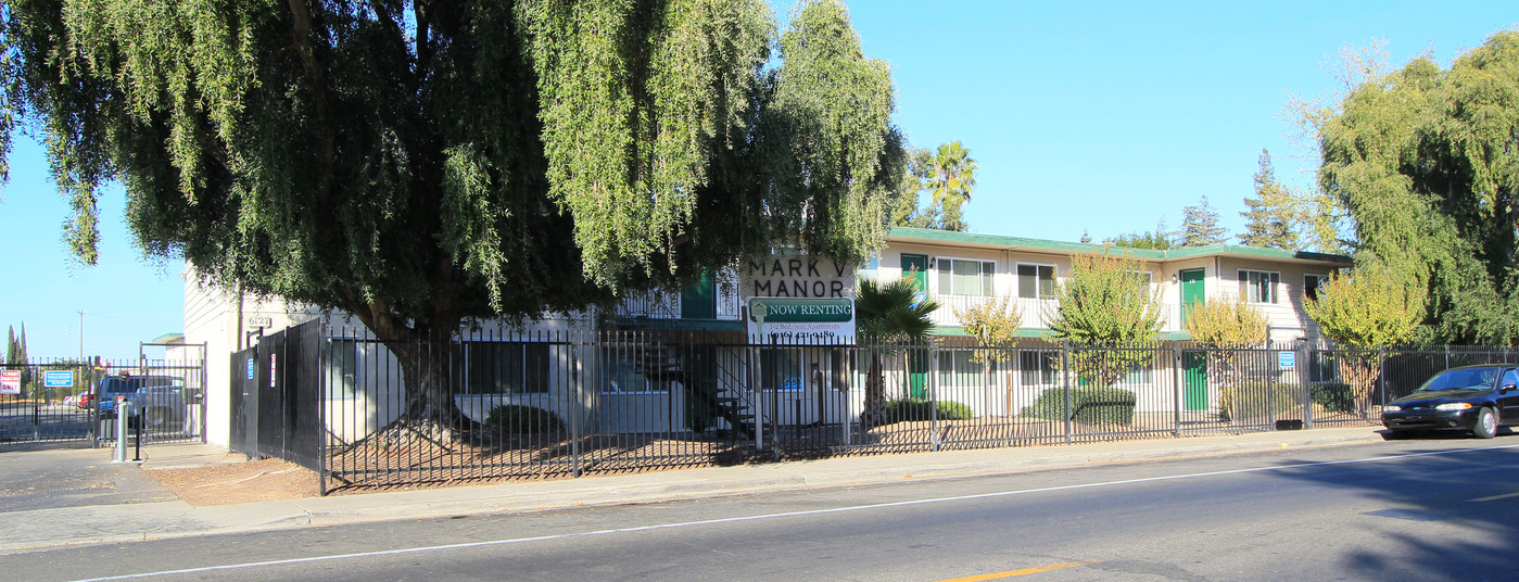 Mark V Manor in Sacramento, CA - Building Photo