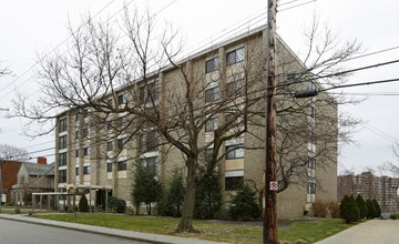 Executive House in Pittsburgh, PA - Building Photo - Building Photo