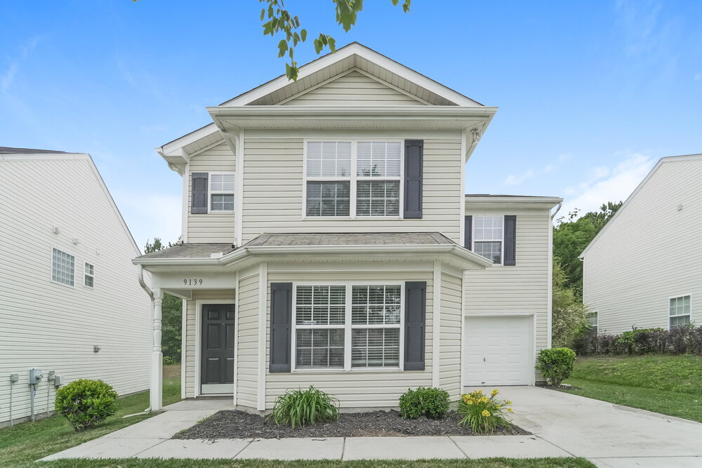 9139 Simonton Dr in Charlotte, NC - Foto de edificio
