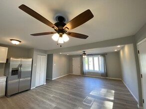 12814 E Playfield Dr in Crestwood, IL - Building Photo - Building Photo