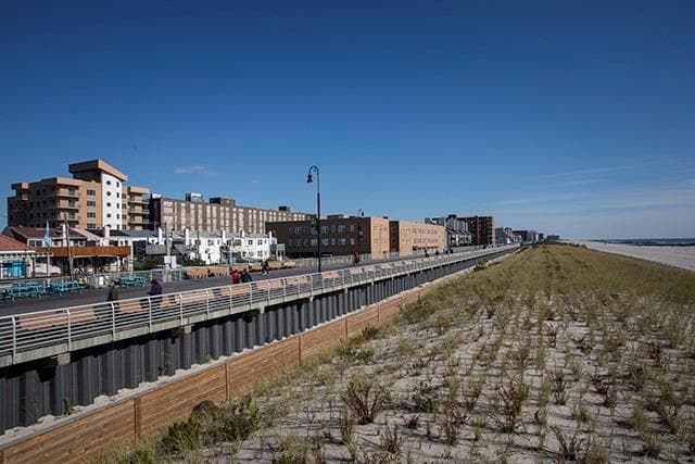 951 Oceanfront in Long Beach, NY - Building Photo - Building Photo