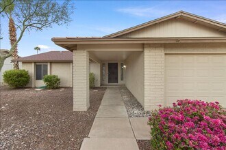 7120 W Sunnyslope Ln in Peoria, AZ - Building Photo - Building Photo