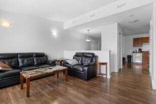 9302 93 St in Grande Prairie, AB - Building Photo