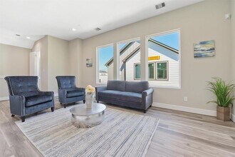 2504 W Tidwell Rd in Houston, TX - Building Photo - Building Photo