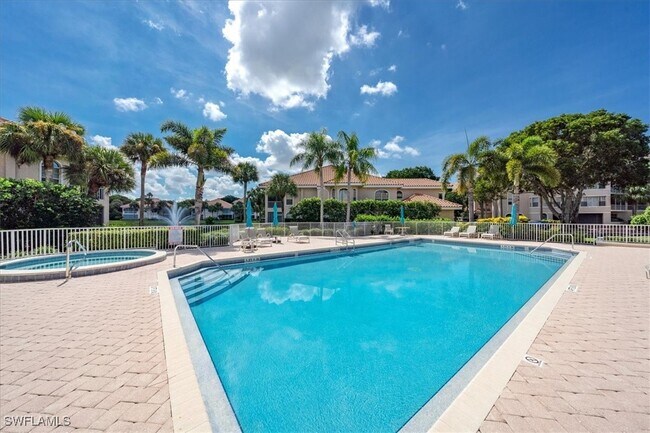 700 Bentwater Cir in Naples, FL - Building Photo - Building Photo