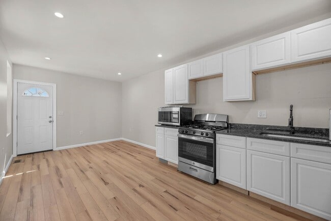 111 N Patterson Park Ave in Baltimore, MD - Building Photo - Building Photo