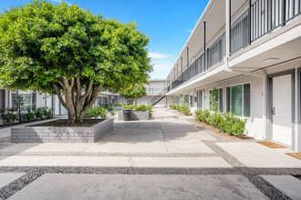 The Boulevard in San Gabriel, CA - Foto de edificio - Building Photo