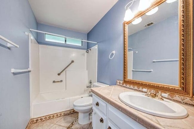 33338 Mento Ave in Fresno, CA - Foto de edificio - Building Photo