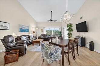 6110 SE Martinique Dr in Stuart, FL - Foto de edificio - Building Photo