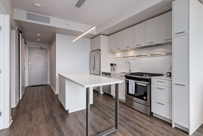 202-214 14 Ave SW in Calgary, AB - Building Photo - Building Photo