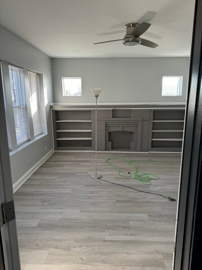 843 E Marquette Rd, Unit 1 in Chicago, IL - Building Photo - Building Photo