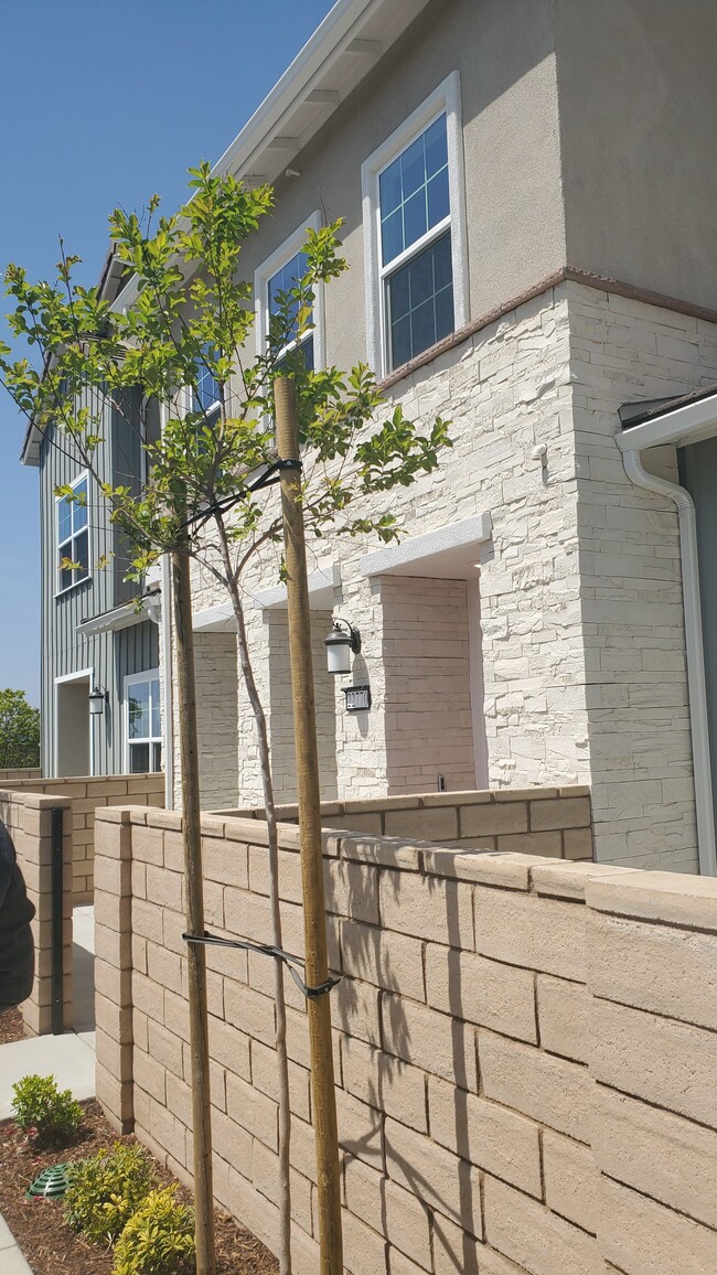 22770 Harmony Dr in Santa Clarita, CA - Building Photo - Building Photo