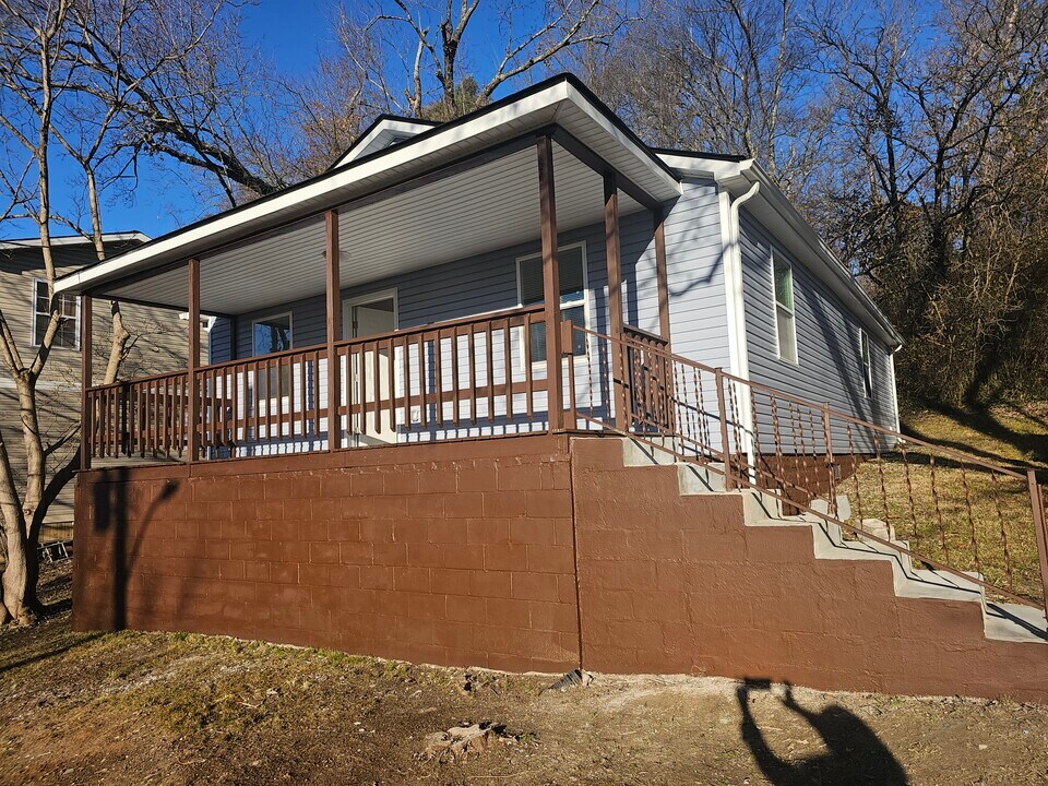 3807 Hampton Ave in Knoxville, TN - Foto de edificio