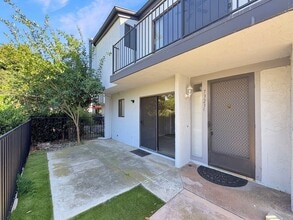 7323 Alicante Rd Unit C in Carlsbad, CA - Building Photo - Building Photo