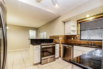 5503 Bluejay Ln in Tampa, FL - Foto de edificio - Building Photo