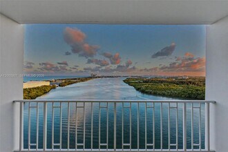 500 Bayview Dr in Sunny Isles Beach, FL - Building Photo - Building Photo