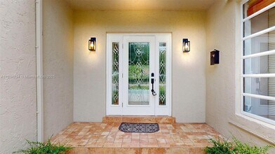 10251 SW 80th St in Miami, FL - Building Photo - Building Photo